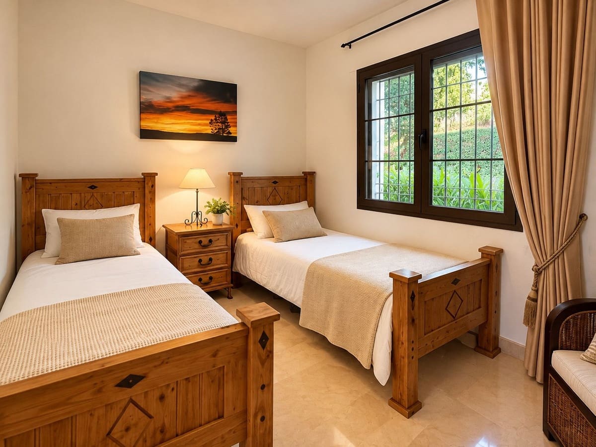 2 slaapkamer Appartement te koop in Los Arqueros met zwembad garage - € 475.000 (Ref: 10094011)