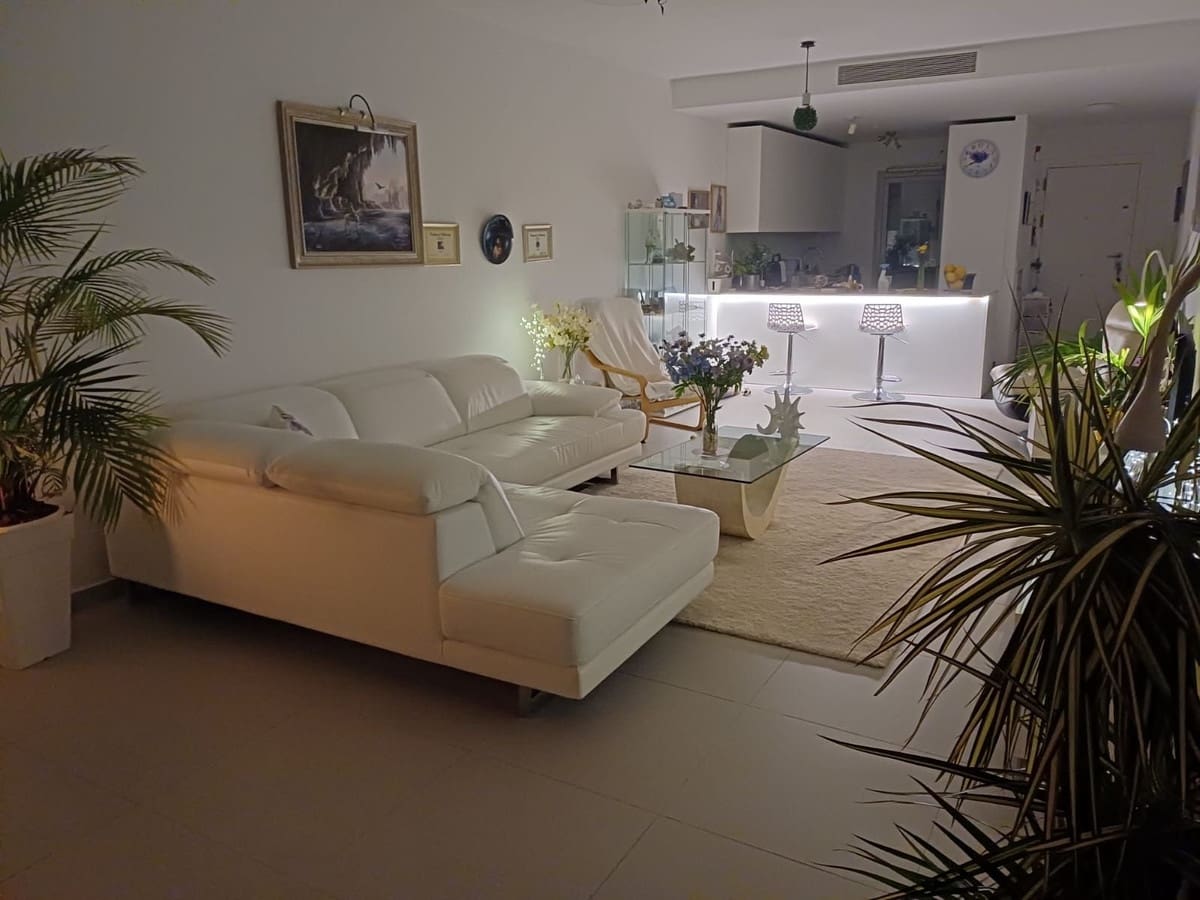 2 bedroom Apartment for sale in Benalmadena with pool garage - € 665,000 (Ref: 10094018)