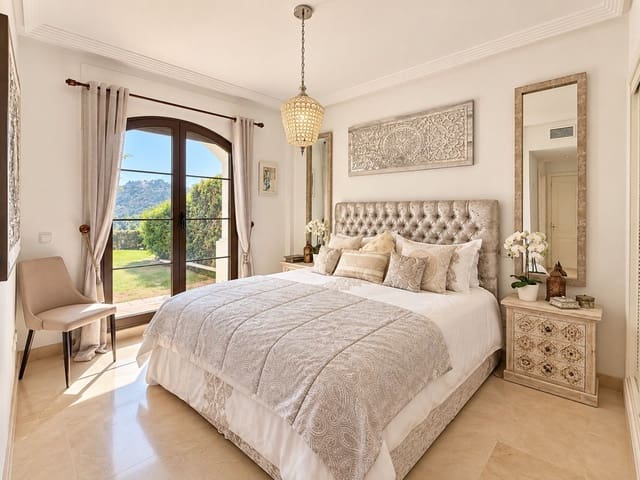 Apartamento de 3 habitaciones en Los Arqueros, Benahavís en venta con piscina - 585.000 € (Ref: 10097272)