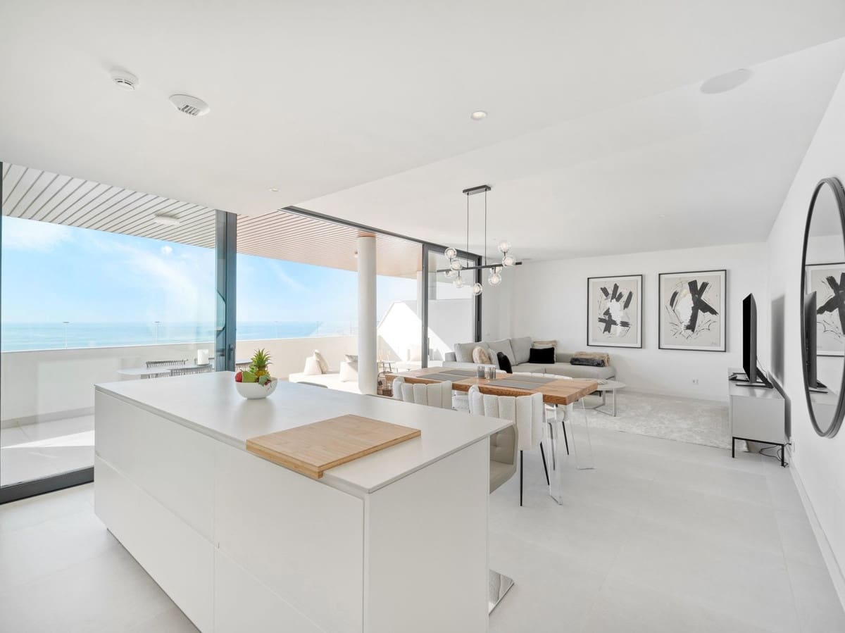 2 soveværelse Lejlighed til salg i Fuengirola med swimmingpool garage - € 650.000 (Ref: 10097274)