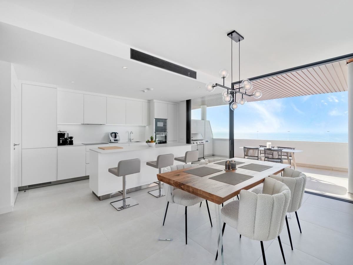 2 soveværelse Lejlighed til salg i Fuengirola med swimmingpool garage - € 650.000 (Ref: 10097274)