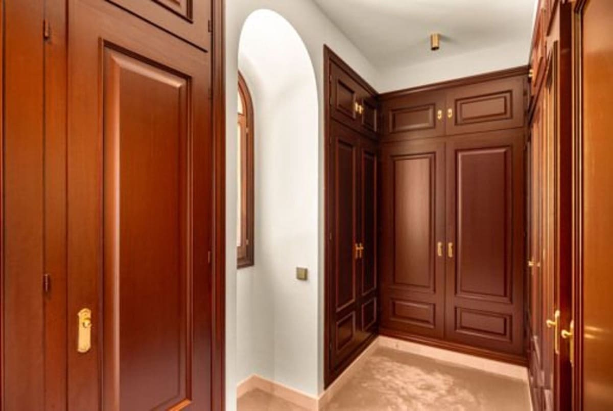 6 Zimmer Villa zu verkaufen in Golden Mile mit Pool Garage - 7.500.000 € (Ref: 10099008)