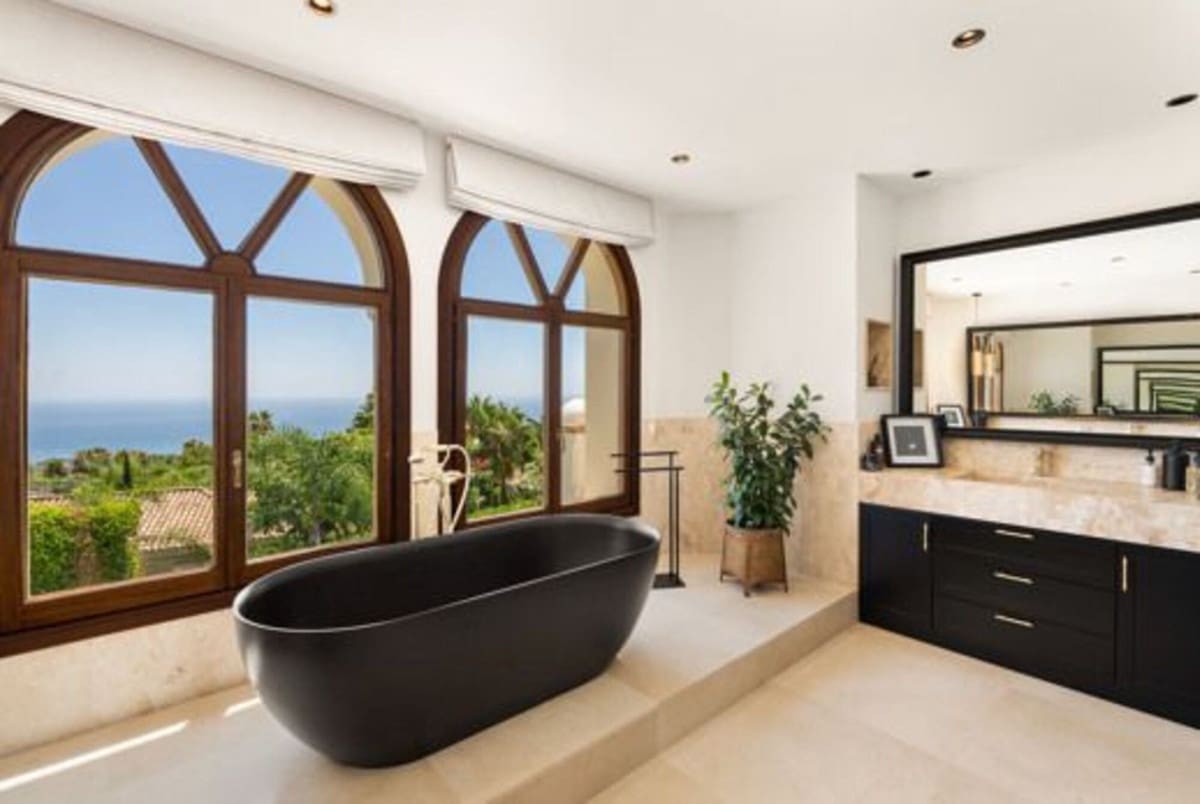 6 Zimmer Villa zu verkaufen in Golden Mile mit Pool Garage - 7.500.000 € (Ref: 10099008)