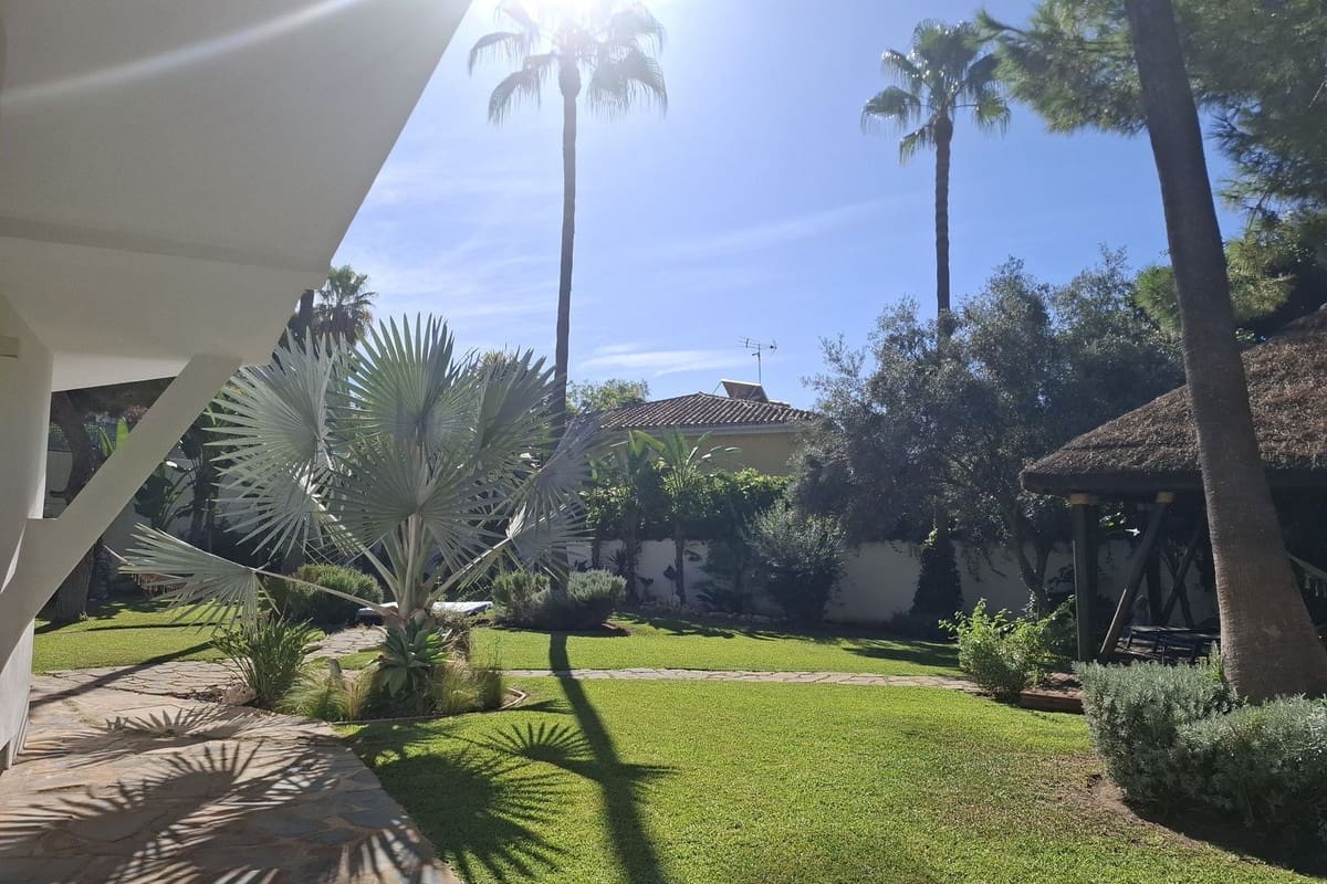 5 sovrum Villa till salu i Mijas Costa med pool garage - 1 345 000 € (Ref: 10099606)