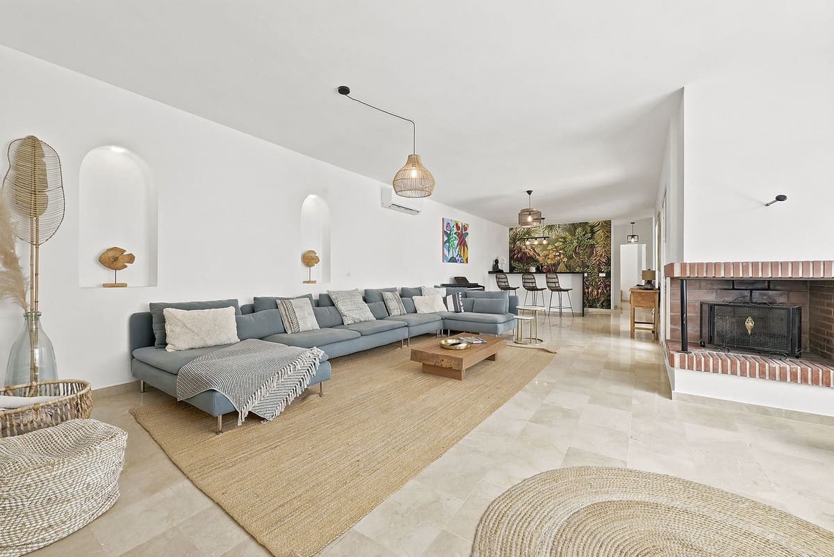5 sovrum Villa till salu i Mijas Costa med pool garage - 1 345 000 € (Ref: 10099606)