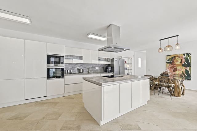 5 sovrum Villa till salu i Mijas Costa, Mijas med pool garage - 1 345 000 € (Ref: 10099606)