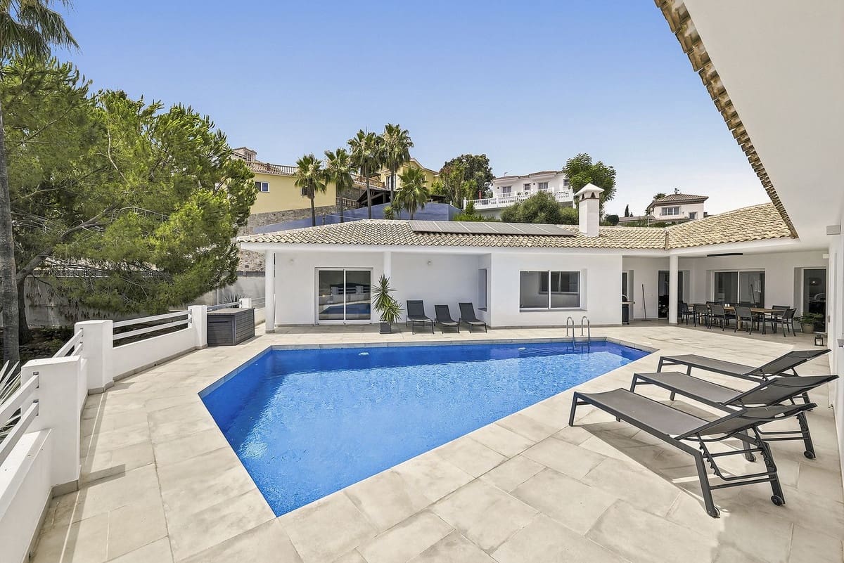 5 sovrum Villa till salu i Mijas Costa med pool garage - 1 345 000 € (Ref: 10099606)