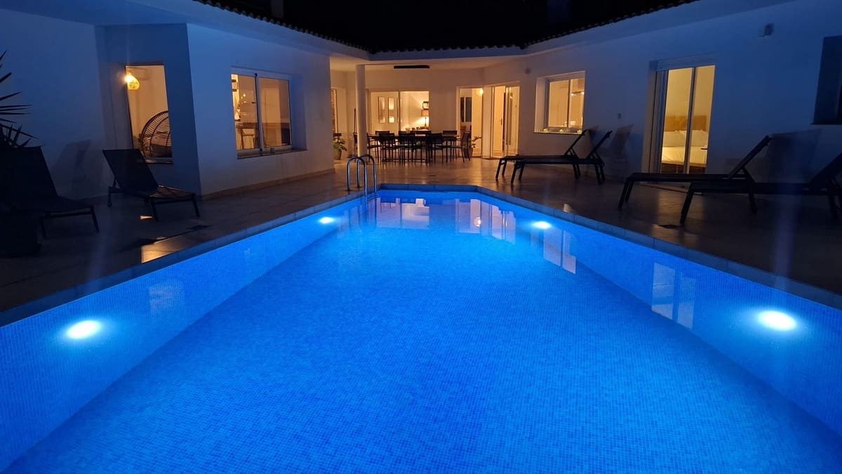 5 bedroom Villa for sale in Mijas Costa with pool garage - € 1,339,000 (Ref: 10099606)