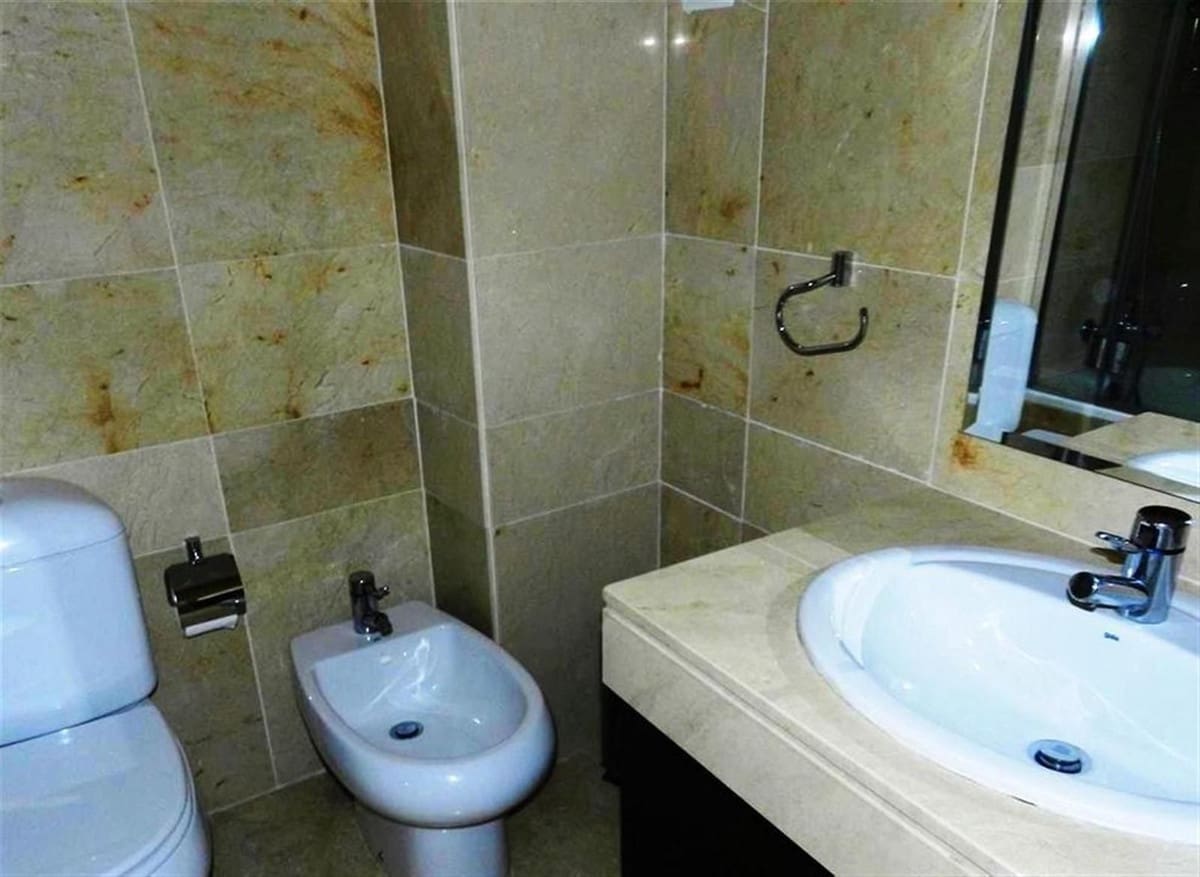 2 sovrum Lägenhet till salu i La Duquesa / Puerto de la Duquesa med pool - 380 000 € (Ref: 10099607)