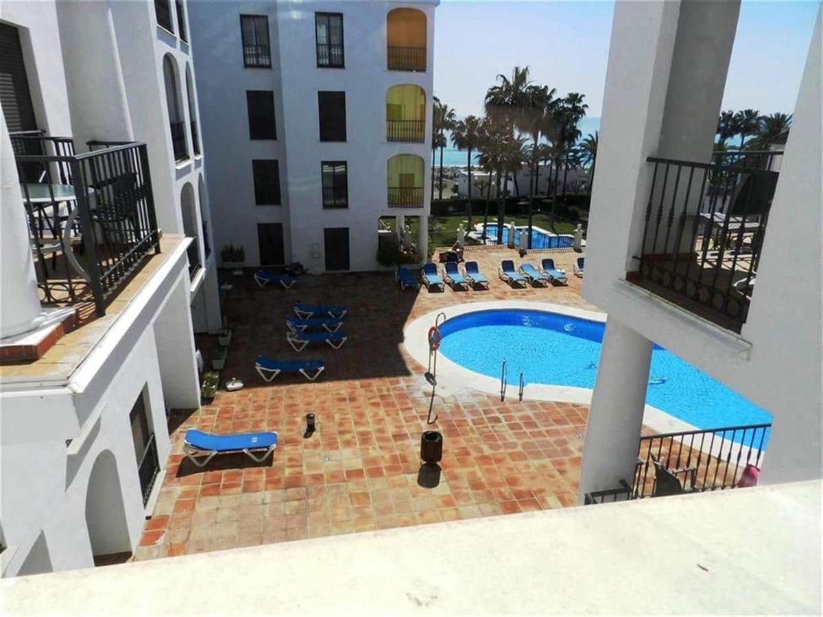 2 sovrum Lägenhet till salu i La Duquesa / Puerto de la Duquesa med pool - 380 000 € (Ref: 10099607)