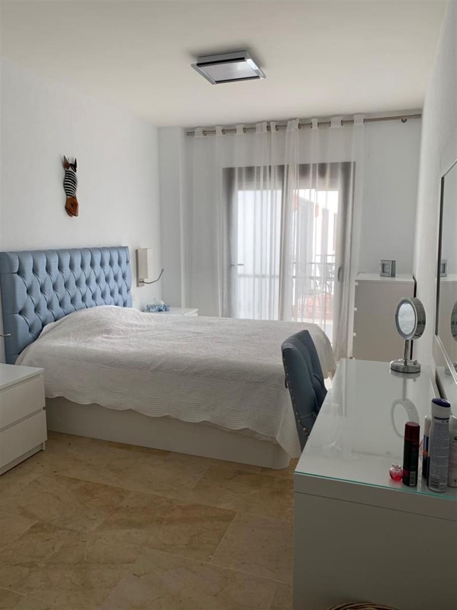 2 sovrum Lägenhet till salu i La Duquesa / Puerto de la Duquesa med pool - 380 000 € (Ref: 10099607)