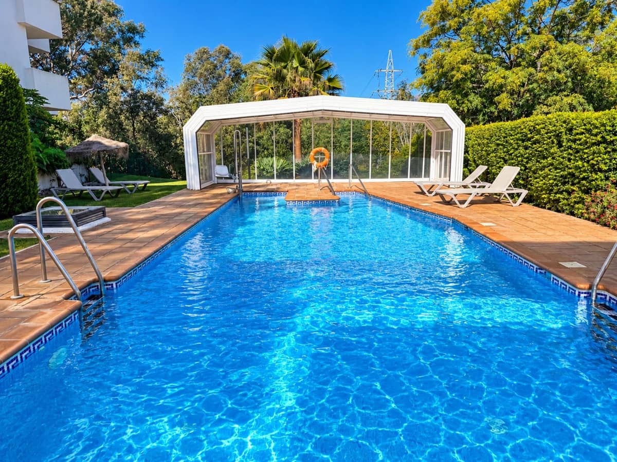 2 Zimmer Apartment zu verkaufen in Elviria mit Pool Garage - 419.000 € (Ref: 10101308)