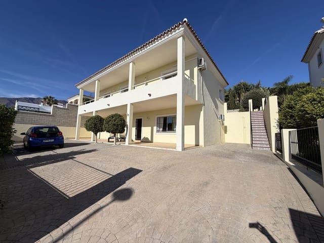 4 sypialnia Willa na sprzedaż w Estepona z basenem garażem - 950 000 € (Ref: 10101309)