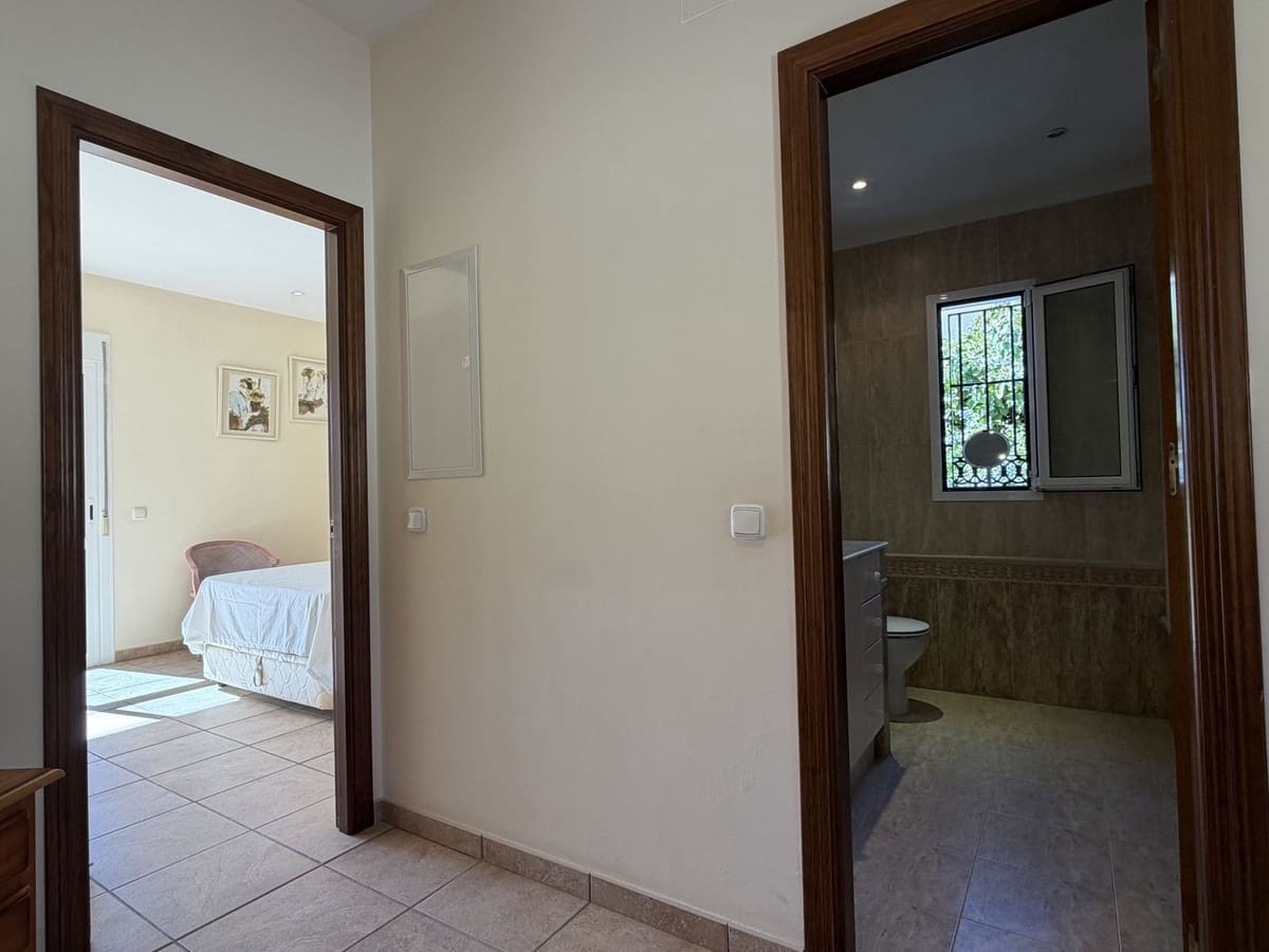4 sypialnia Willa na sprzedaż w Estepona z basenem garażem - 950 000 € (Ref: 10101309)