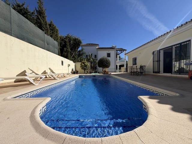 4 sypialnia Willa na sprzedaż w Estepona z basenem garażem - 950 000 € (Ref: 10101309)