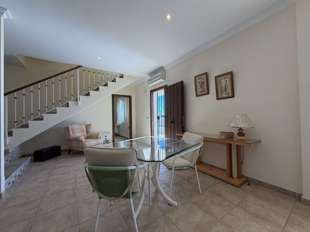 4 sypialnia Willa na sprzedaż w Estepona z basenem garażem - 950 000 € (Ref: 10101309)