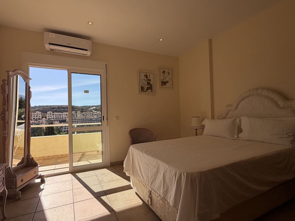 4 sypialnia Willa na sprzedaż w Estepona z basenem garażem - 950 000 € (Ref: 10101309)