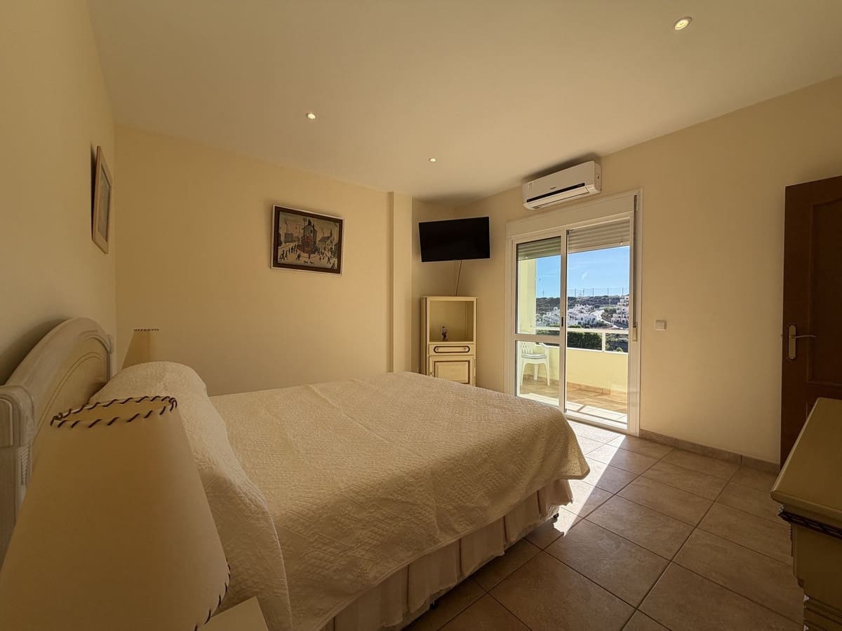 4 sypialnia Willa na sprzedaż w Estepona z basenem garażem - 950 000 € (Ref: 10101309)