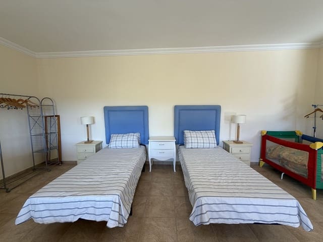 4 sypialnia Willa na sprzedaż w Estepona z basenem garażem - 950 000 € (Ref: 10101309)