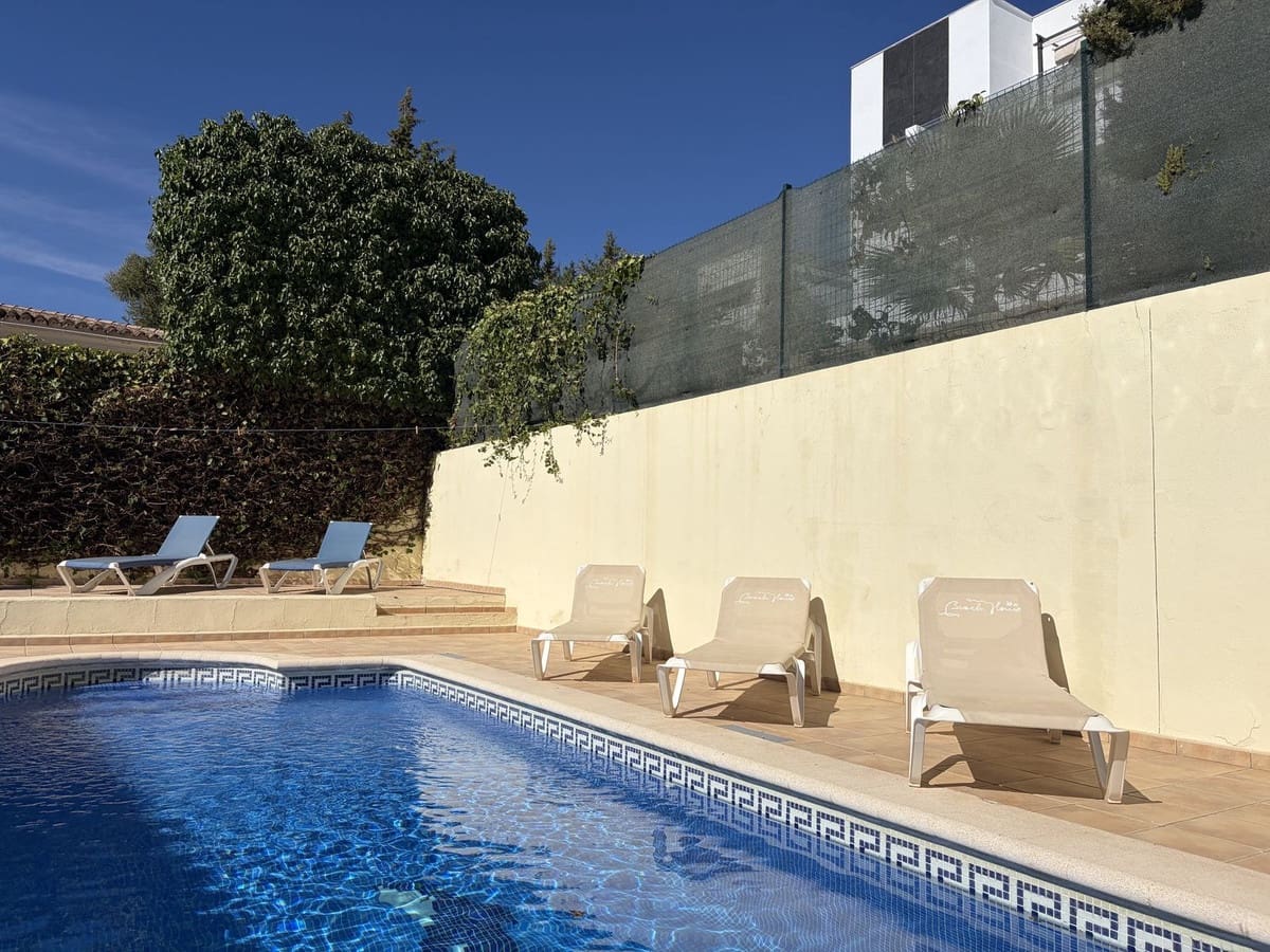 4 sypialnia Willa na sprzedaż w Estepona z basenem garażem - 950 000 € (Ref: 10101309)