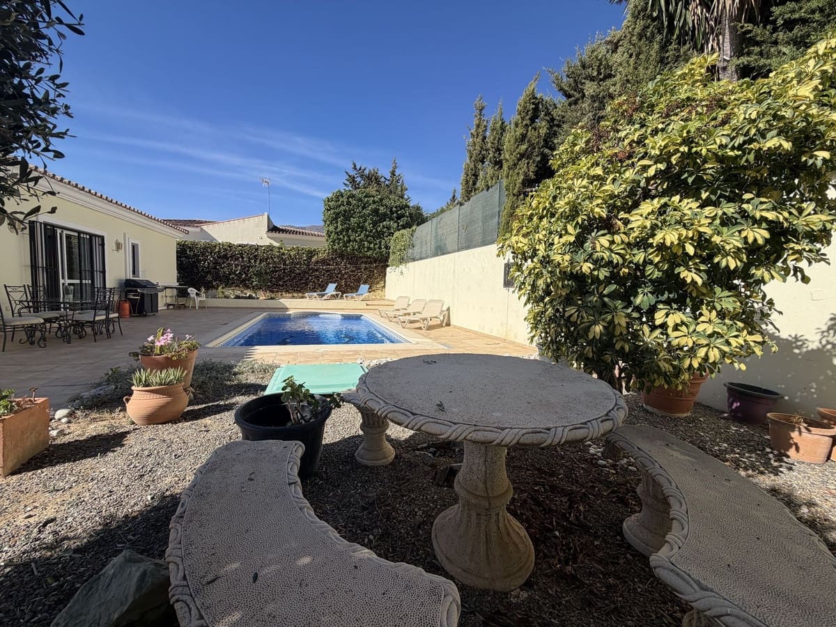 4 sypialnia Willa na sprzedaż w Estepona z basenem garażem - 950 000 € (Ref: 10101309)