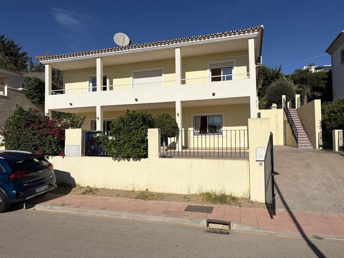 4 sypialnia Willa na sprzedaż w Estepona z basenem garażem - 950 000 € (Ref: 10101309)