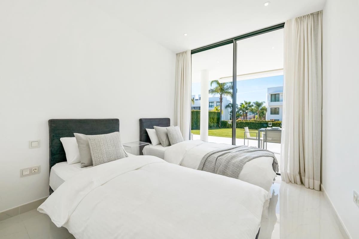 3 chambre Appartement à vendre à Estepona avec piscine garage - 1 200 000 € (Ref: 10101311)