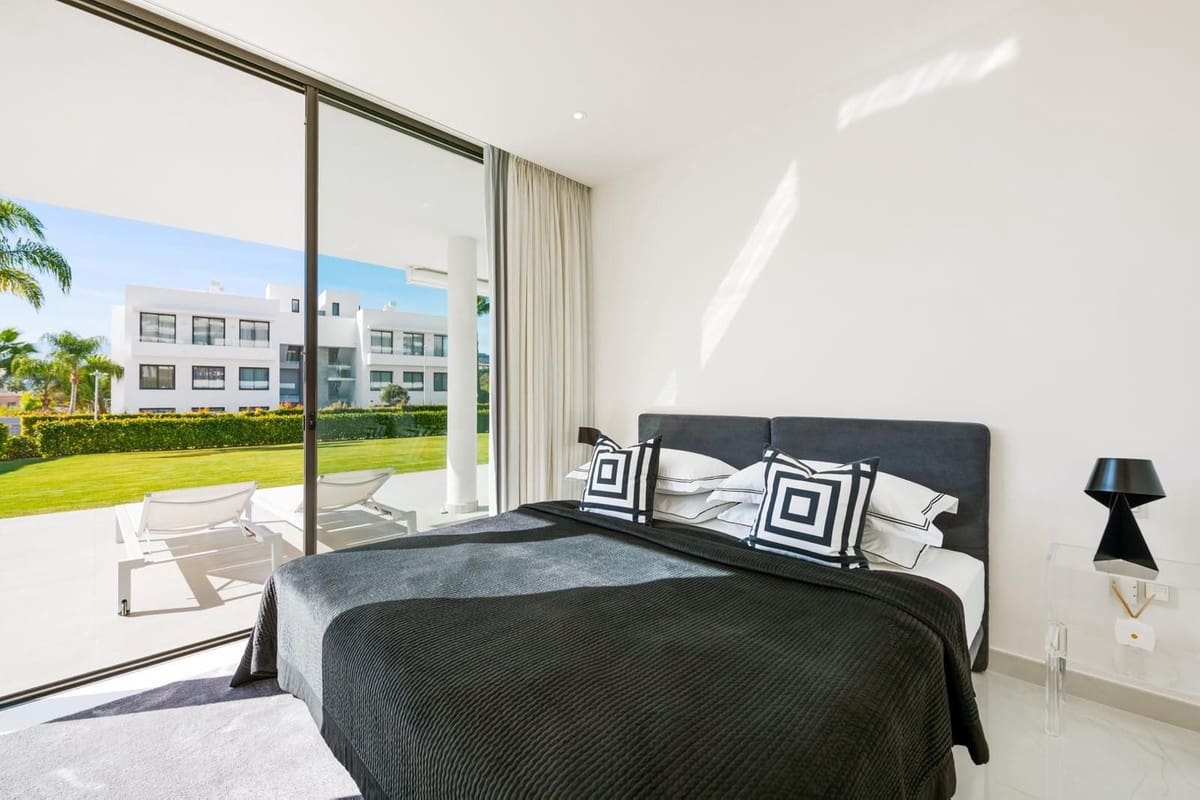3 chambre Appartement à vendre à Estepona avec piscine garage - 1 200 000 € (Ref: 10101311)