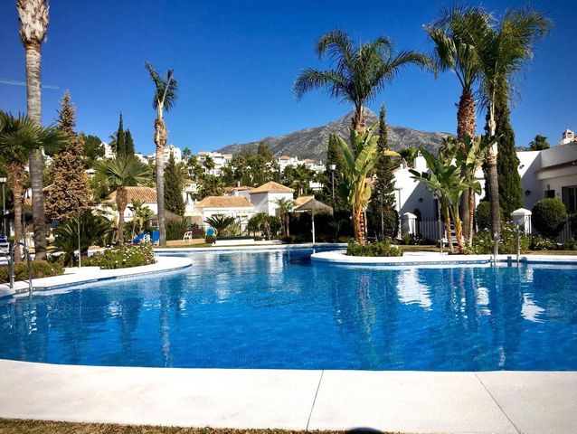 2 quarto Apartamento para venda em Nueva Andalucia, Marbella com piscina garagem - 459 000 € (Ref: 10101317)