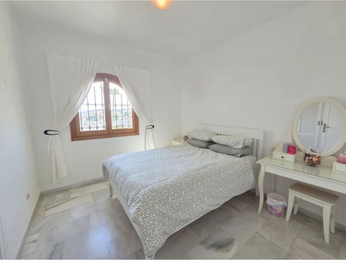 3 soverom Hus til salgs i La Duquesa / Puerto de la Duquesa med svømmebasseng - € 549 000 (Ref: 10101320)
