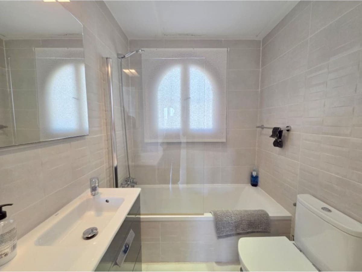 3 soverom Hus til salgs i La Duquesa / Puerto de la Duquesa med svømmebasseng - € 549 000 (Ref: 10101320)