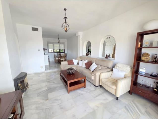 3 soverom Hus til salgs i La Duquesa / Puerto de la Duquesa, Manilva med svømmebasseng - € 549 000 (Ref: 10101320)