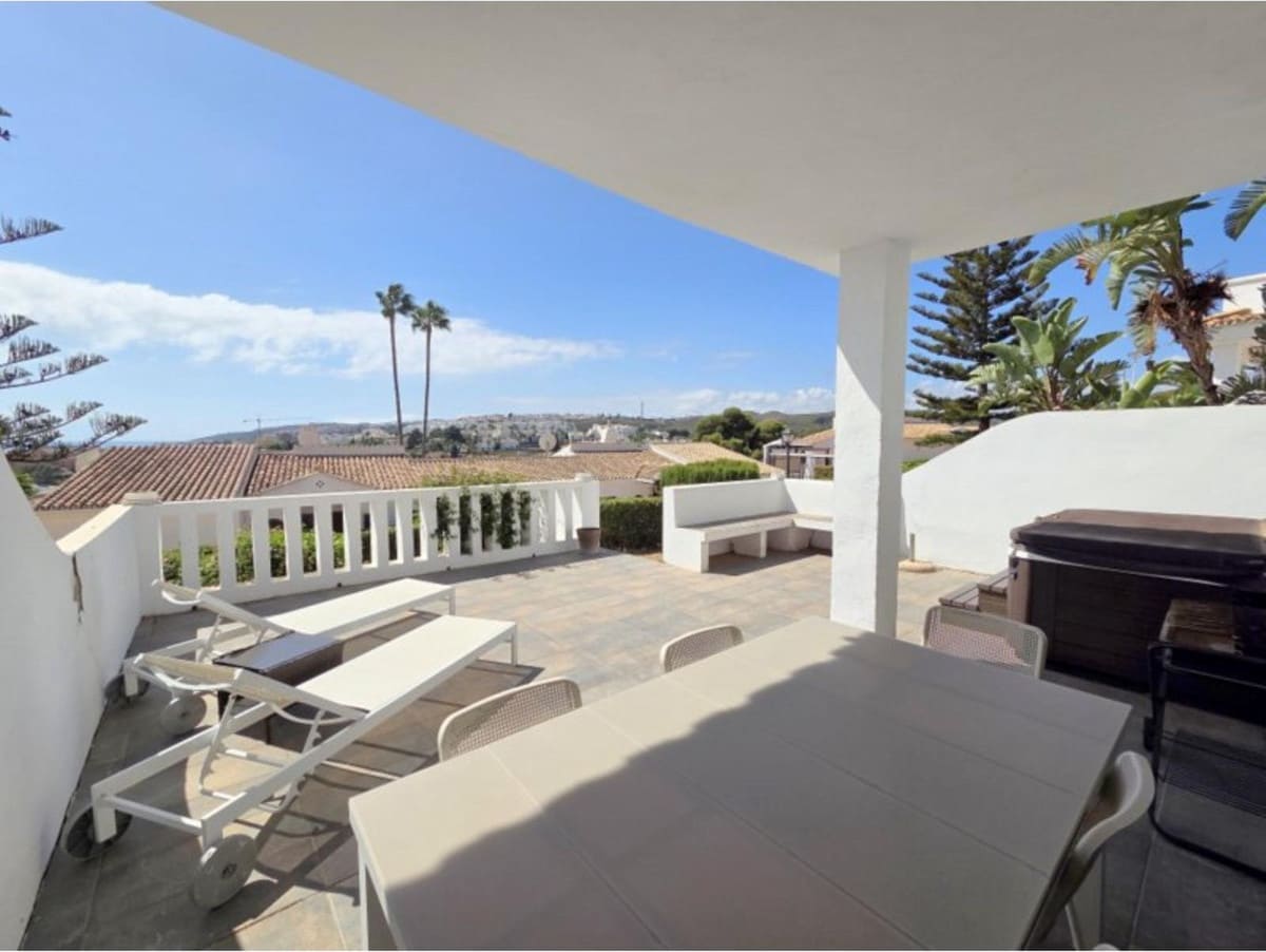 3 soverom Hus til salgs i La Duquesa / Puerto de la Duquesa med svømmebasseng - € 549 000 (Ref: 10101320)
