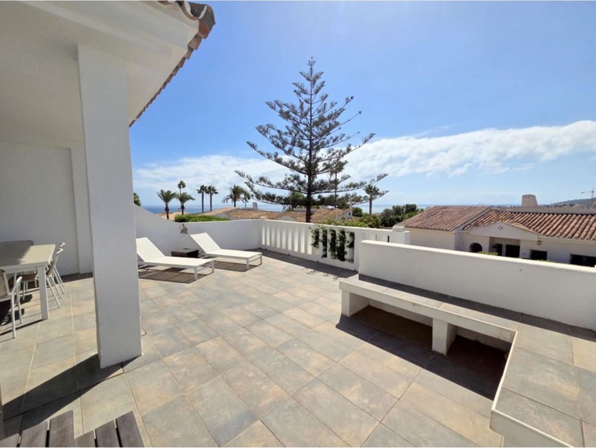 3 soverom Hus til salgs i La Duquesa / Puerto de la Duquesa med svømmebasseng - € 549 000 (Ref: 10101320)