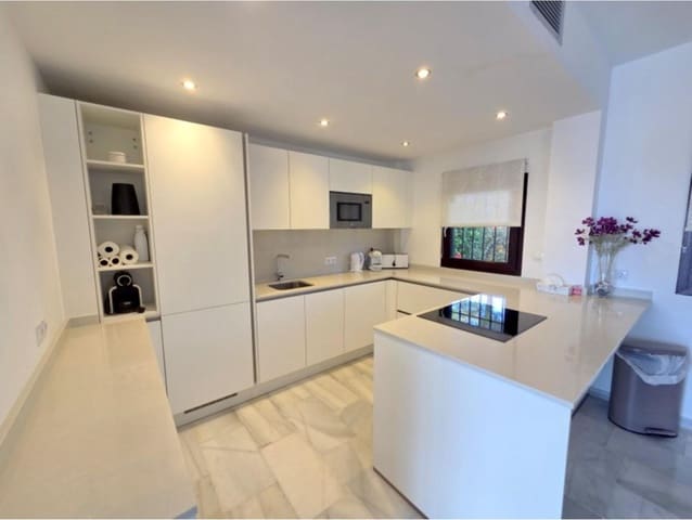 3 soverom Hus til salgs i La Duquesa / Puerto de la Duquesa, Manilva med svømmebasseng - € 549 000 (Ref: 10101320)