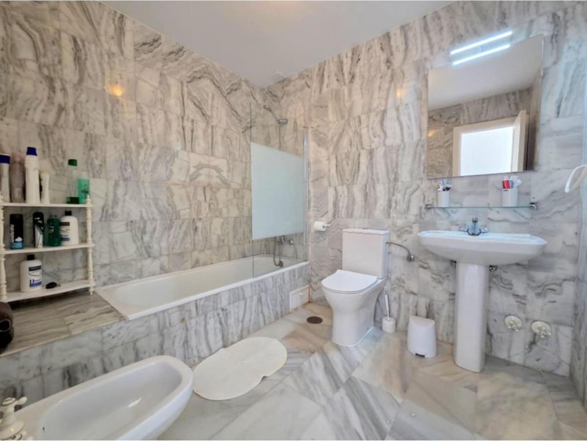 3 soverom Hus til salgs i La Duquesa / Puerto de la Duquesa med svømmebasseng - € 549 000 (Ref: 10101320)
