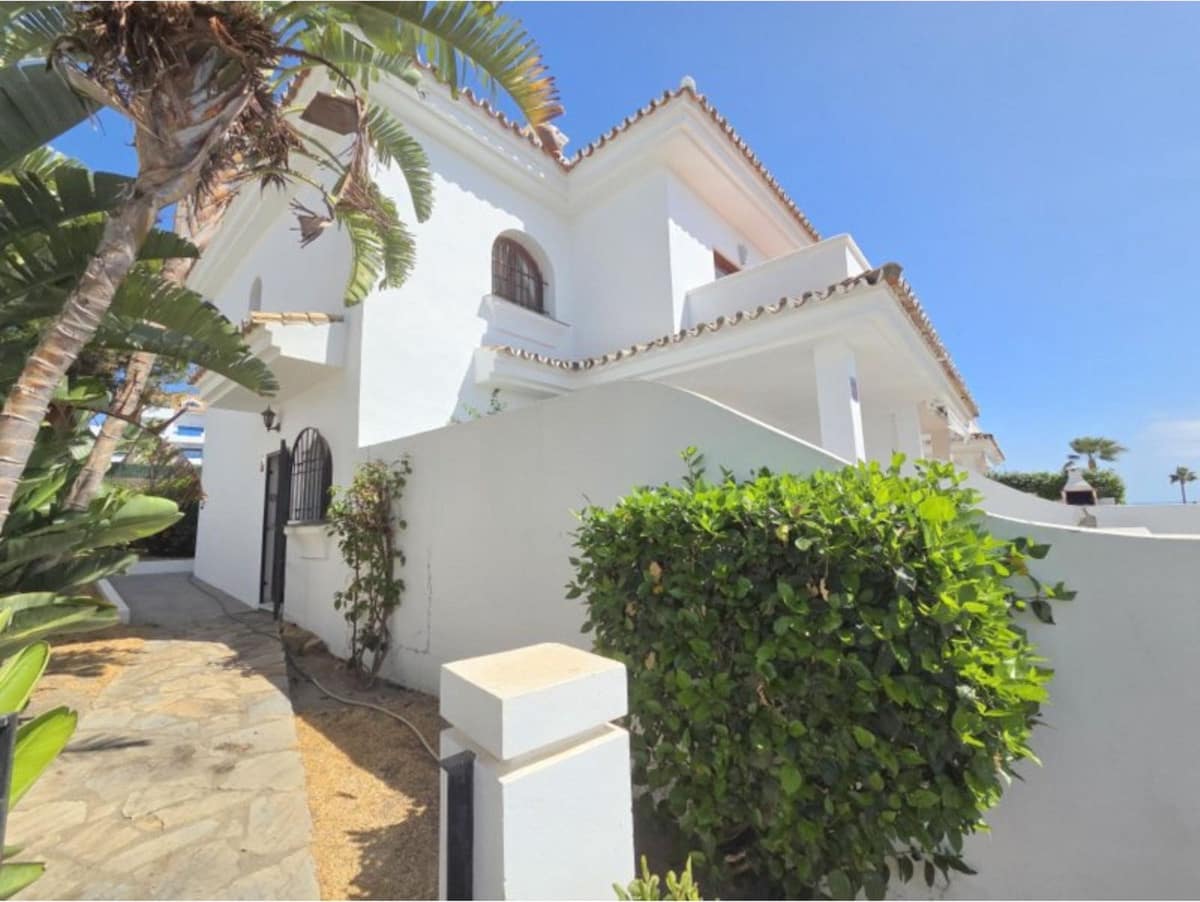 3 soverom Hus til salgs i La Duquesa / Puerto de la Duquesa med svømmebasseng - € 549 000 (Ref: 10101320)