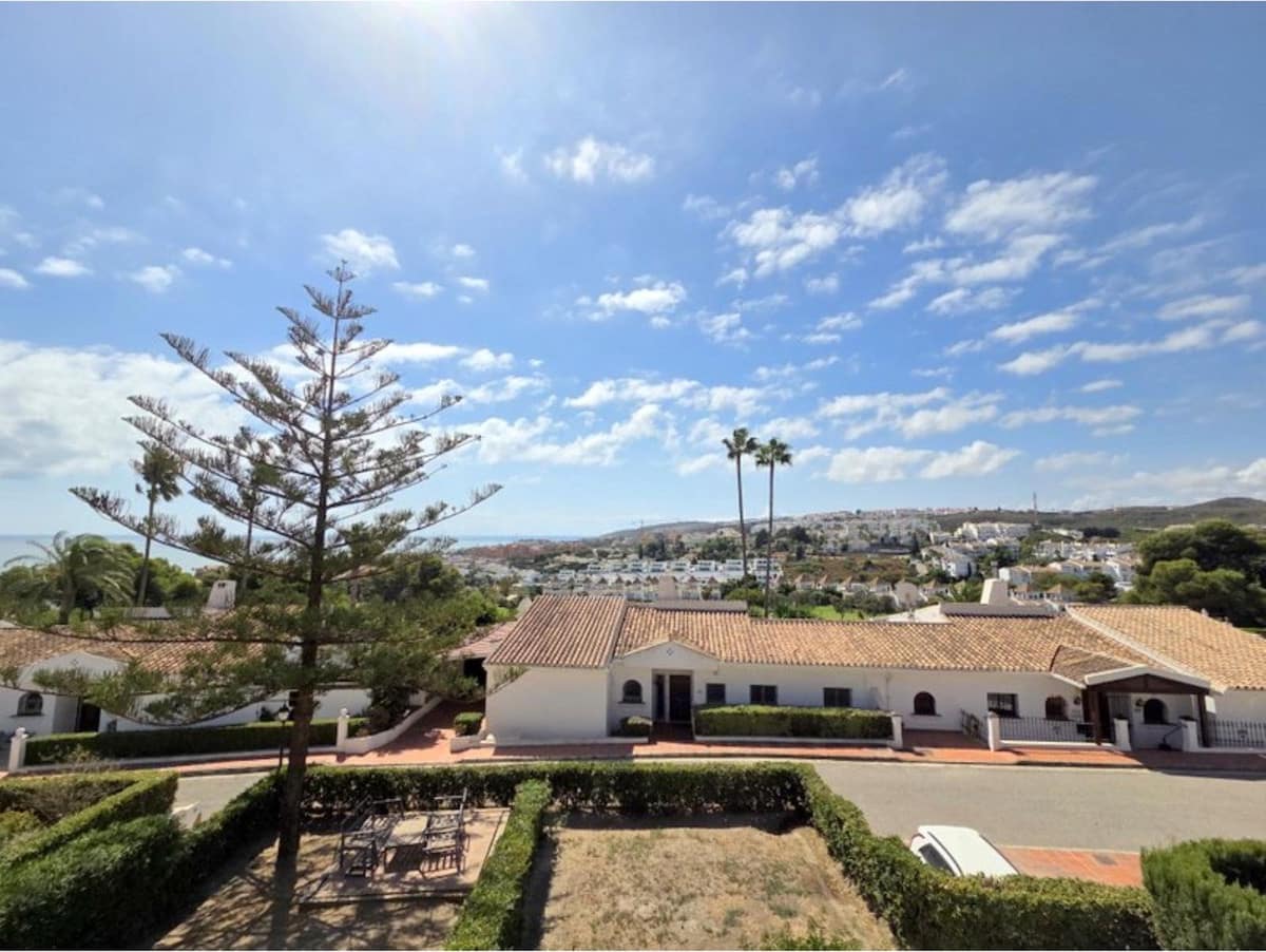 3 soverom Hus til salgs i La Duquesa / Puerto de la Duquesa med svømmebasseng - € 549 000 (Ref: 10101320)