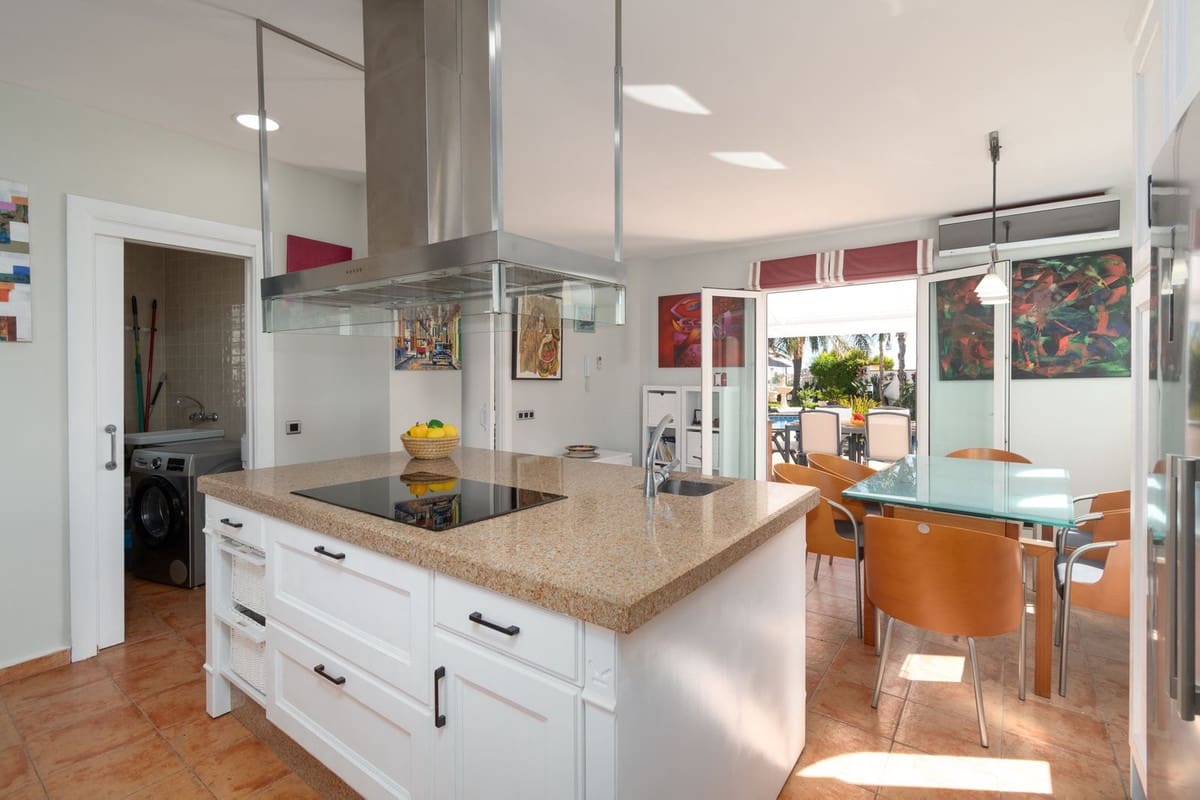 Chalet de 5 habitaciones en Torrequebrada en venta con piscina garaje - 1.450.000 € (Ref: 10118459)