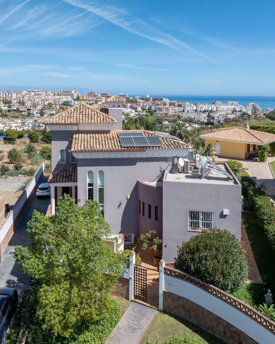 Chalet de 5 habitaciones en Torrequebrada en venta con piscina garaje - 1.450.000 € (Ref: 10118459)