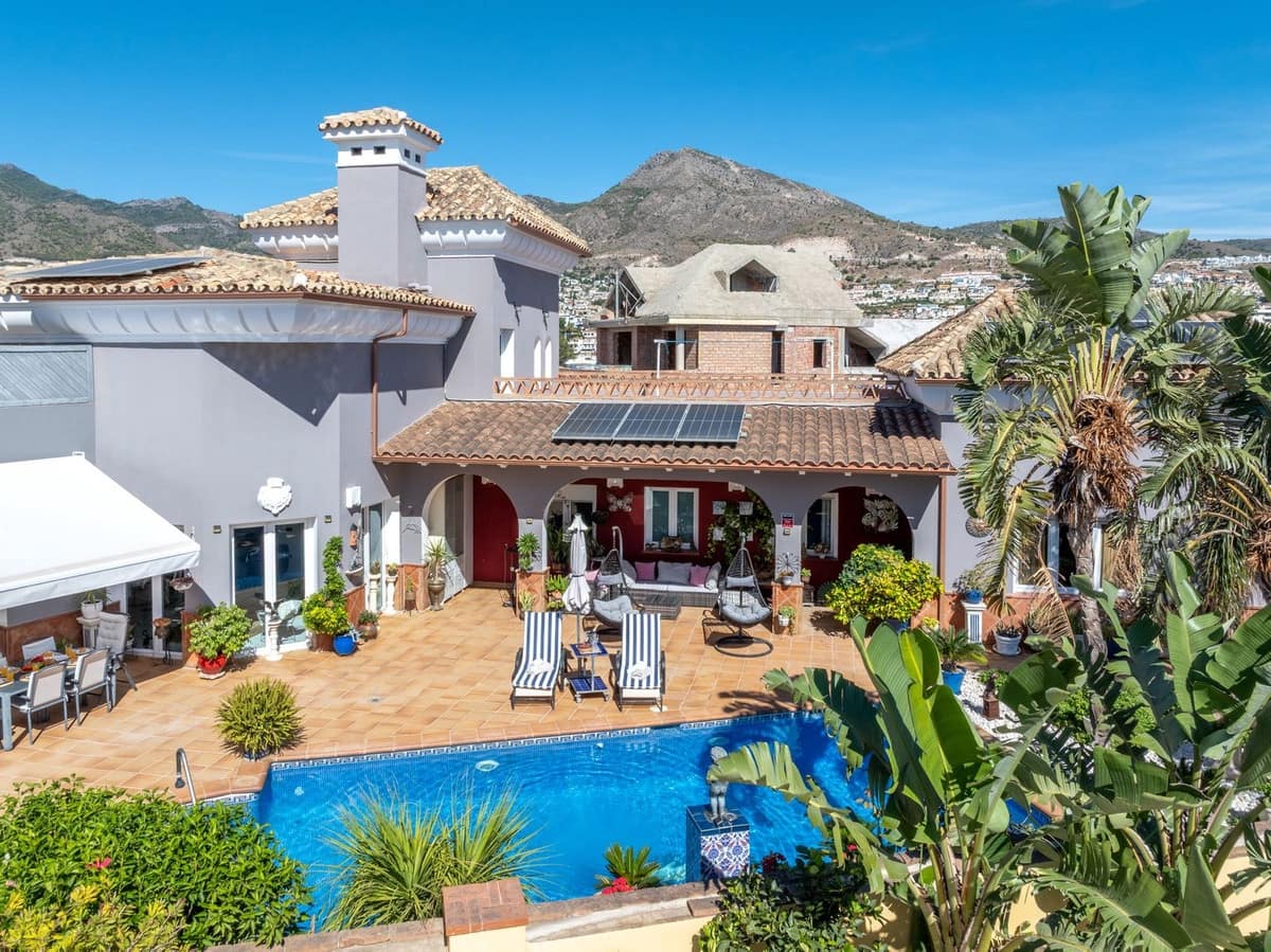 Chalet de 5 habitaciones en Torrequebrada en venta con piscina garaje - 1.450.000 € (Ref: 10118459)