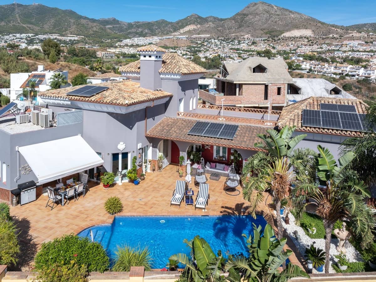 Chalet de 5 habitaciones en Torrequebrada en venta con piscina garaje - 1.450.000 € (Ref: 10118459)