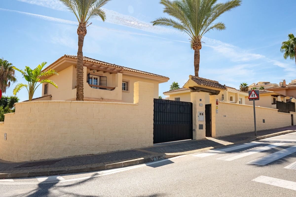 4 camera da letto Villa in vendita in La Cala Hills con piscina - 892.500 € (Rif: 10118463)