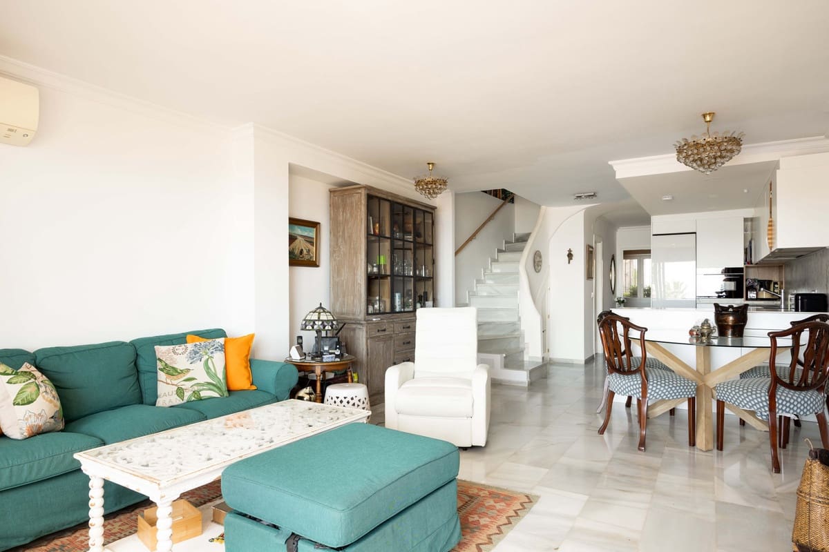 Apartamento de 2 habitaciones en Calahonda en venta con piscina - 699.000 € (Ref: 10118464)