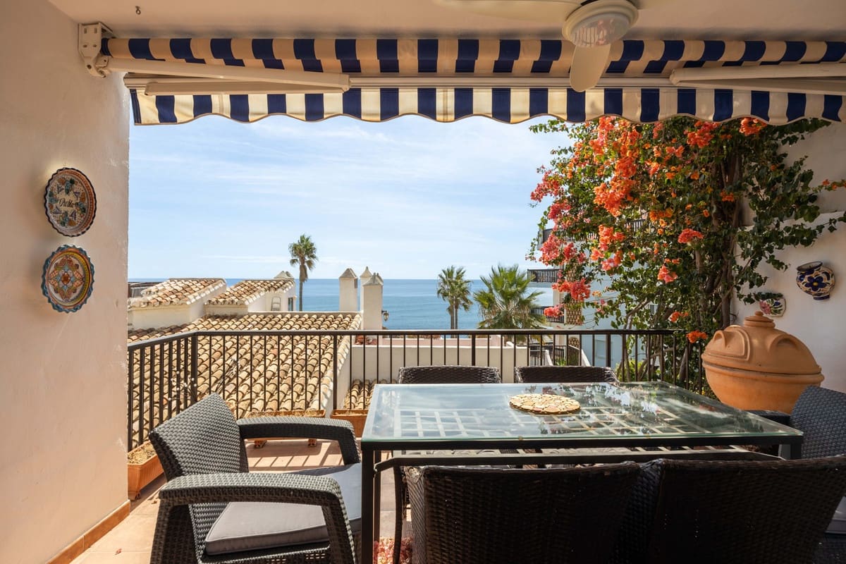 Apartamento de 2 habitaciones en Calahonda en venta con piscina - 699.000 € (Ref: 10118464)