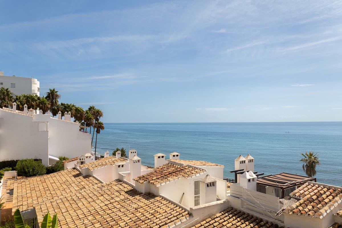 Apartamento de 2 habitaciones en Calahonda en venta con piscina - 699.000 € (Ref: 10118464)