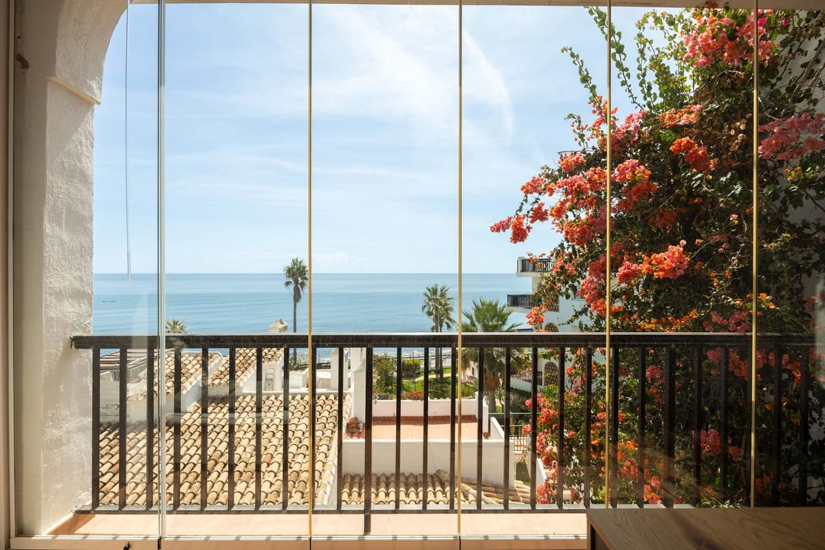 Apartamento de 2 habitaciones en Calahonda en venta con piscina - 699.000 € (Ref: 10118464)