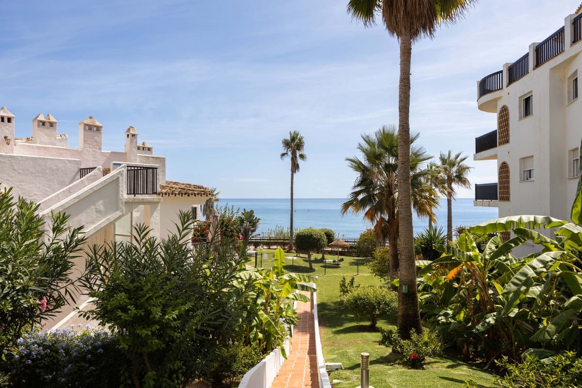 Apartamento de 2 habitaciones en Calahonda en venta con piscina - 699.000 € (Ref: 10118464)