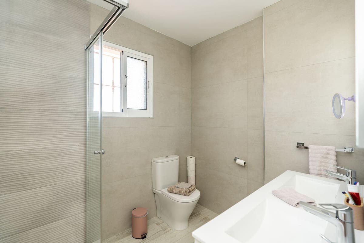 5 sovrum Villa till salu i El Paraiso med pool garage - 1 399 500 € (Ref: 10118466)