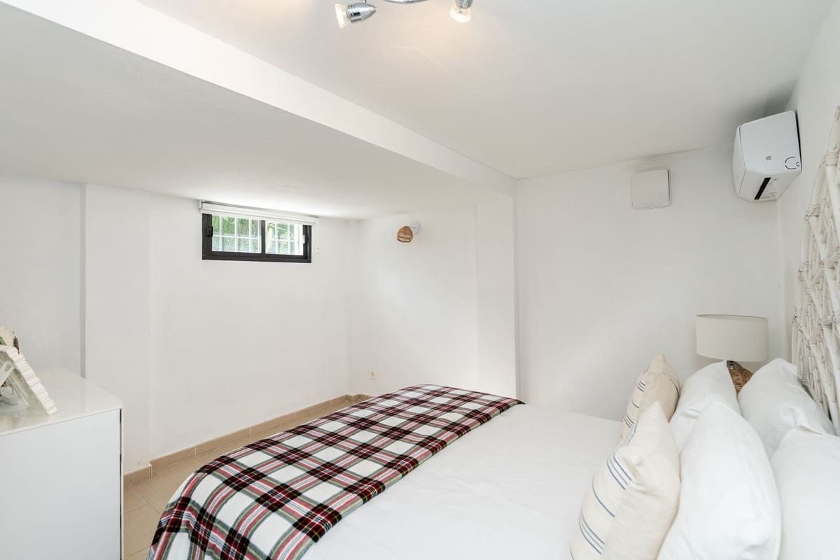 5 sovrum Villa till salu i El Paraiso med pool garage - 1 399 500 € (Ref: 10118466)